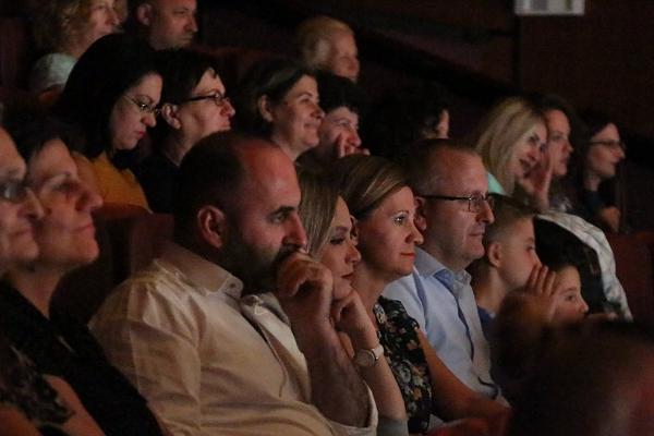 The farce of the Crown - De Fest 