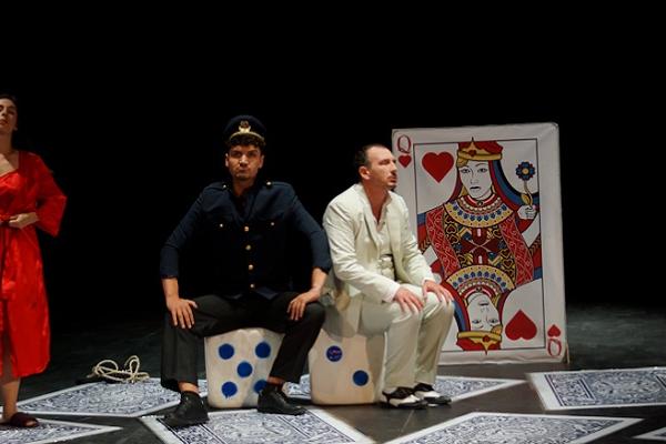 The farce of the Crown - De Fest 