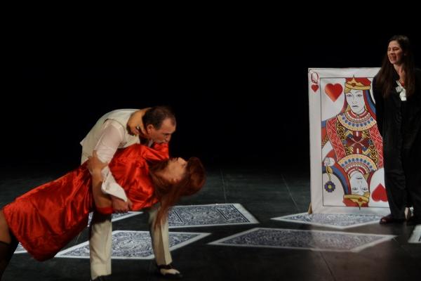 The farce of the Crown - De Fest 