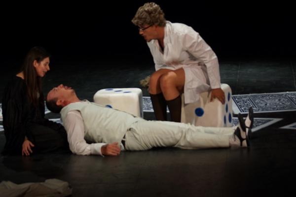 The farce of the Crown - De Fest 